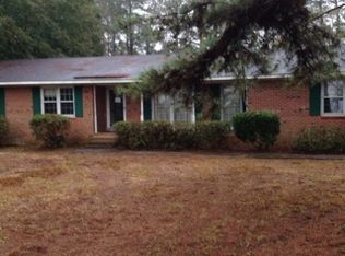 828 Northwest Ave, Burgaw, NC 28425