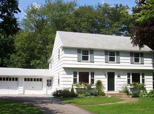 61 Ellingwood Dr, Rochester, NY 14618