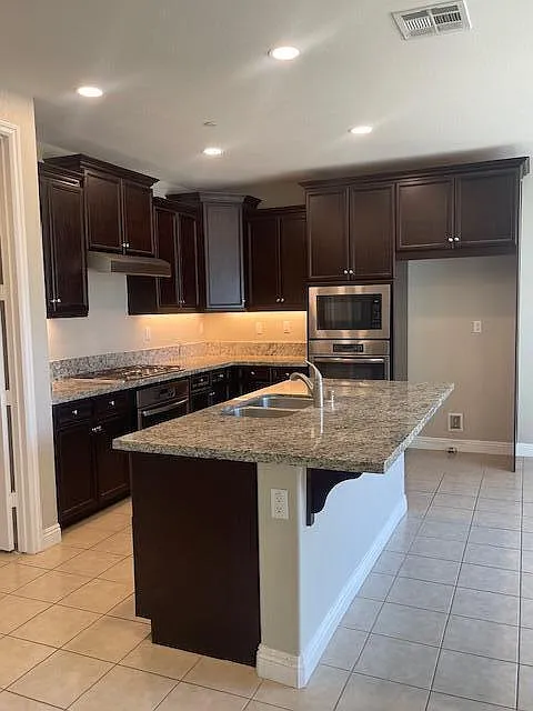4 bed, 3.5 bath, 2682 sqft, $3,400 — Photo 2