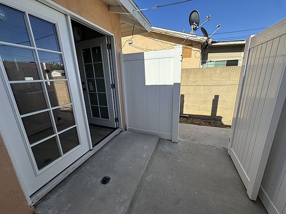 5th image of 814 E Erna Ave #C