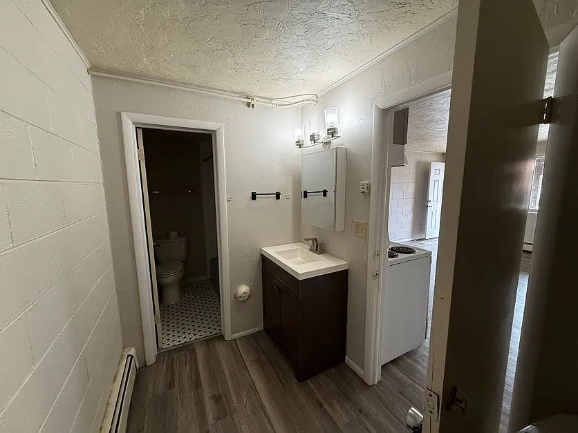 Studio, 400 sqft, $900 — Photo 2
