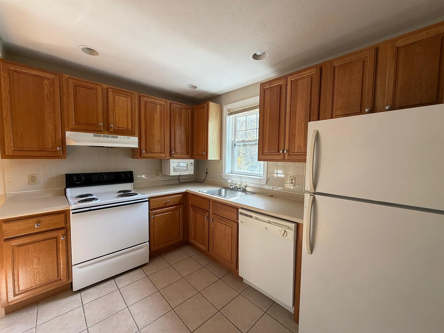 1 bed, $3,000 — Photo 2