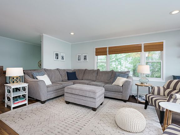 4th image of 10033 Woodlawn Dr