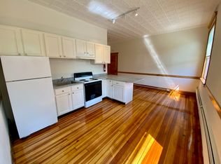 46 Main St APT 3, Amherst, MA 01002