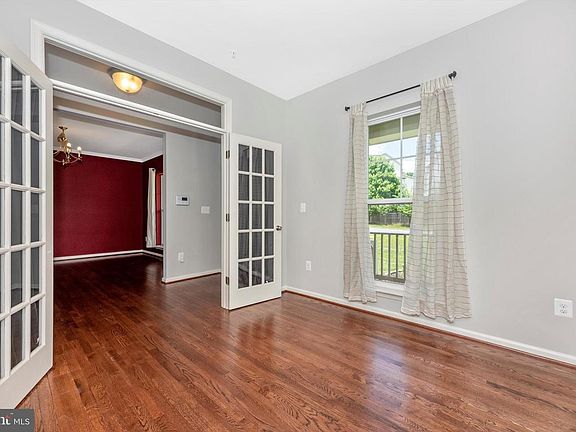 4th image of 605 E Wainscot Dr