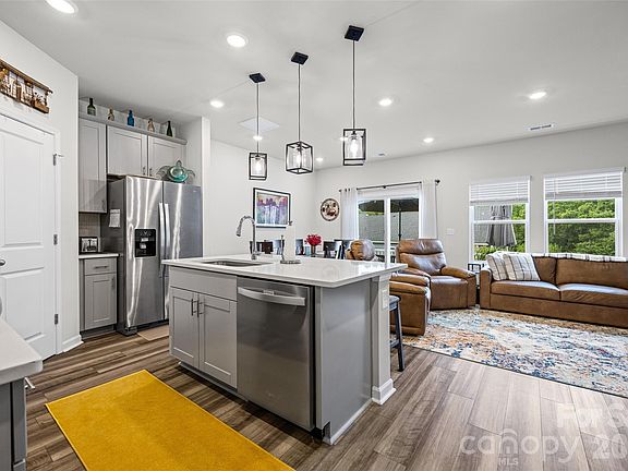 5th image of 515 Tayberry Ln