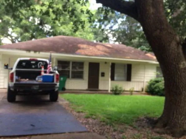 1104 Woodbine Dr, West Columbia, TX 77486