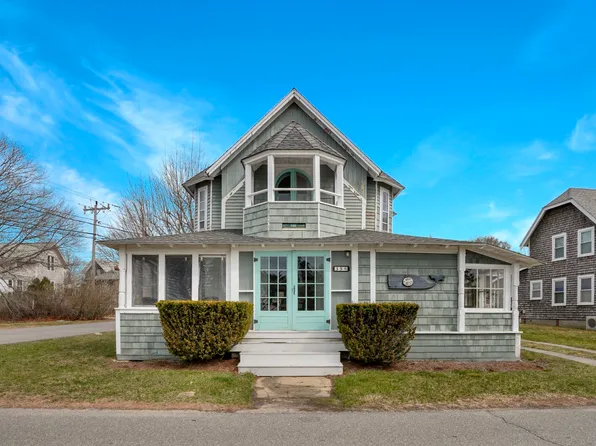 35 Tuckernuck Ave, Oak Bluffs, MA 02557