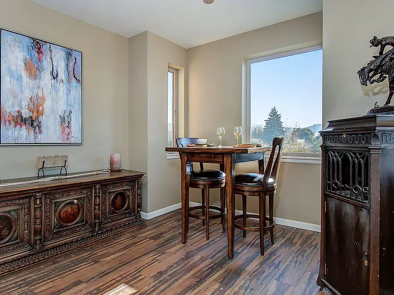 323 W Jefferson St #409 — Photo 3