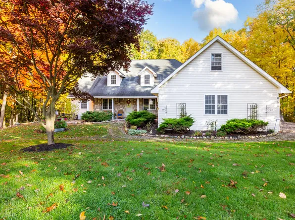 6700 Crosby Lake Ct, White Lake, MI 48383
