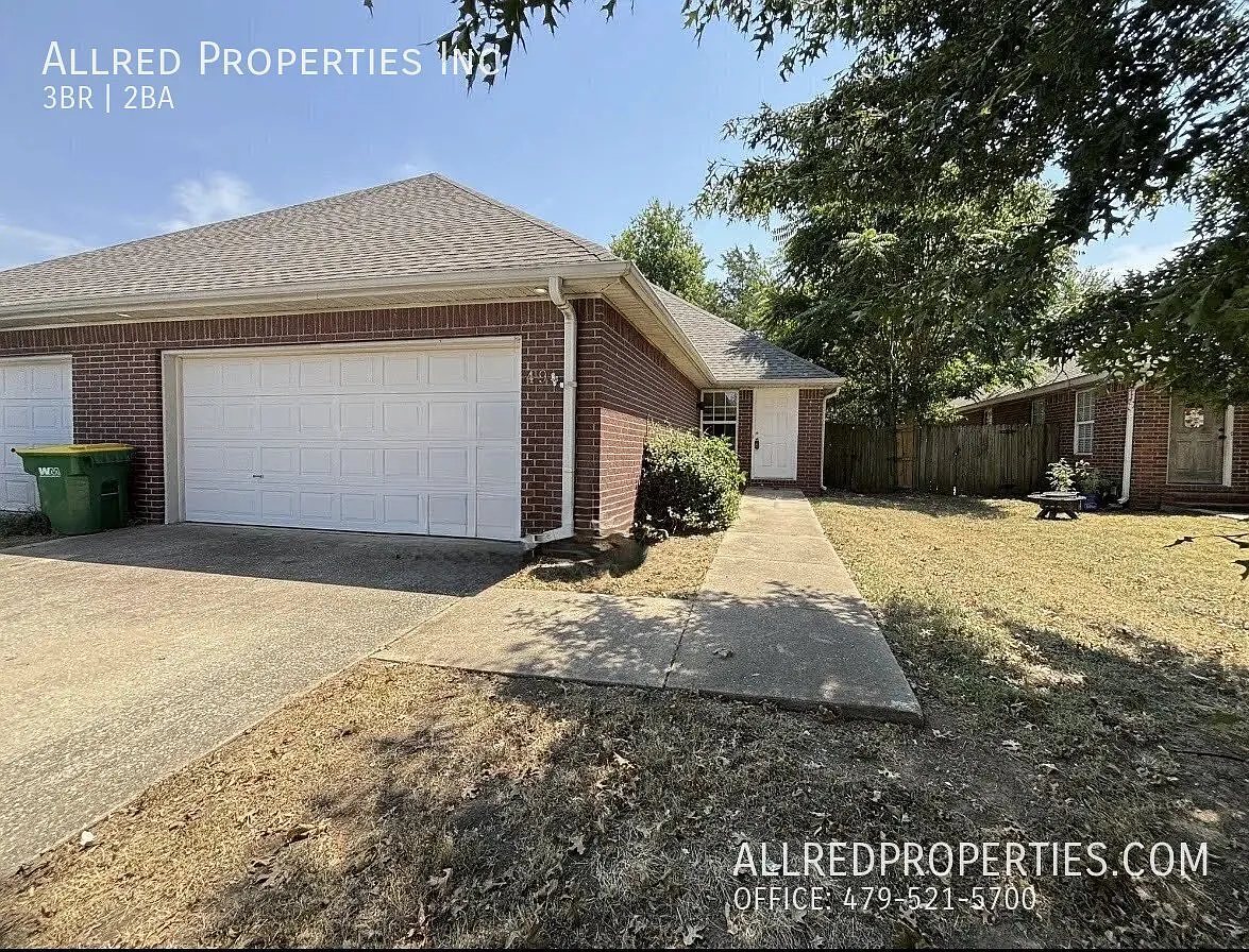 Fresh, Spacious & Ready for You to Call Home! — Photo 2