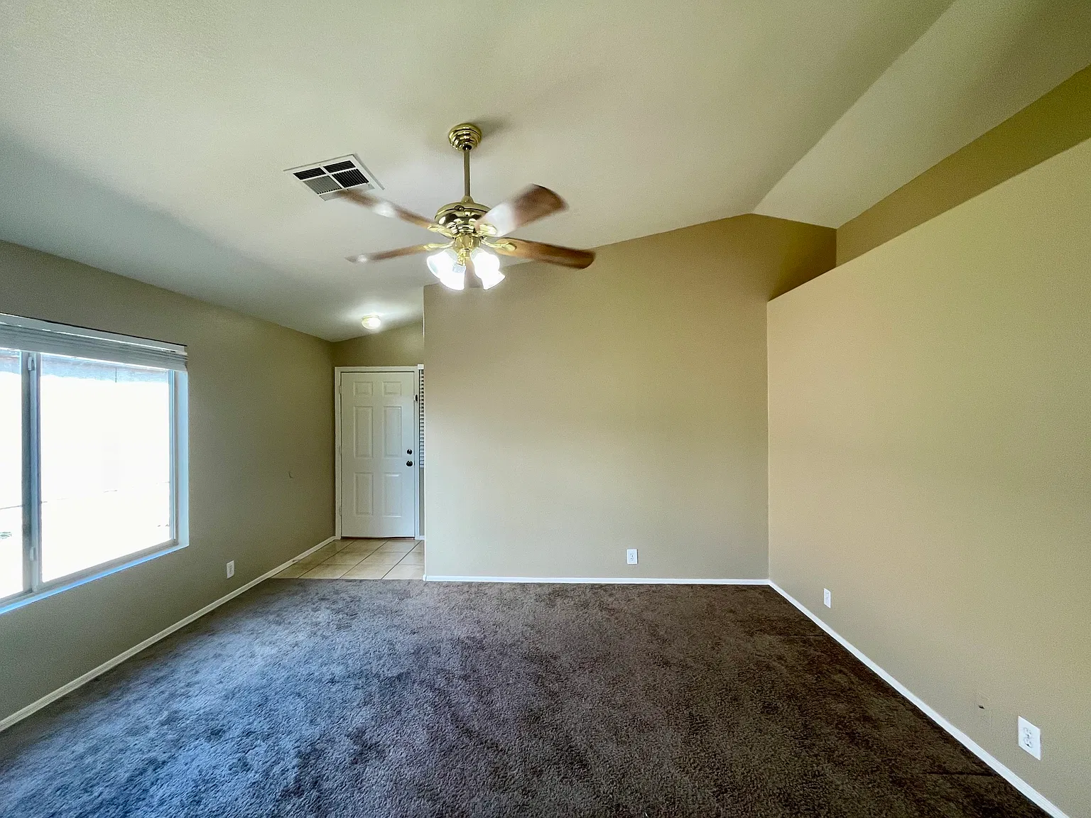 3 bed, 1065 sqft, $1,750 — Photo 4