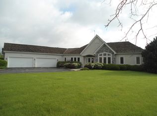 7N023 Bristol Ct, St Charles, IL 60175