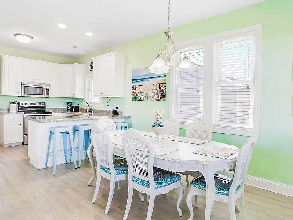 dining room/kitchen