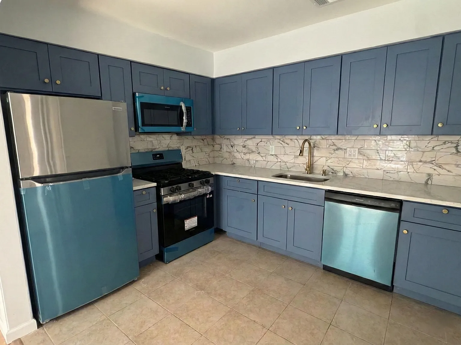 3 bed, $2,750 — Photo 2