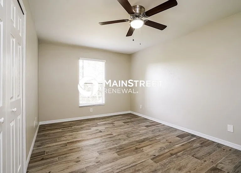 1124 NE 32nd Ln — Photo 7
