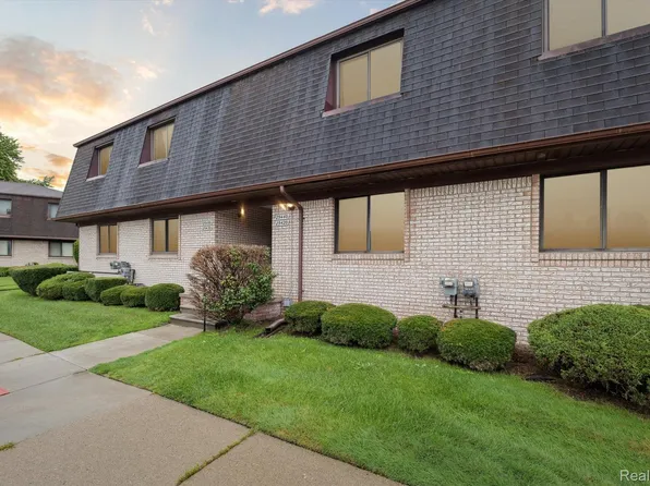 25440 Quarter Deck St, Harrison Township, MI 48045