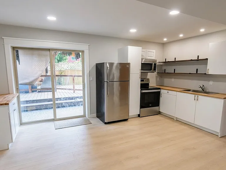 Full kitchen with dining area.