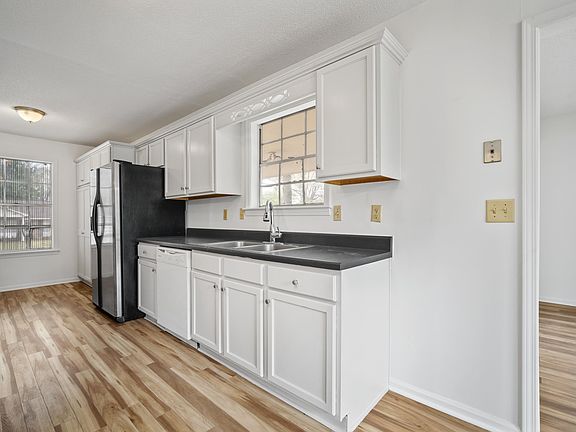 4th image of 2762 Satellite St