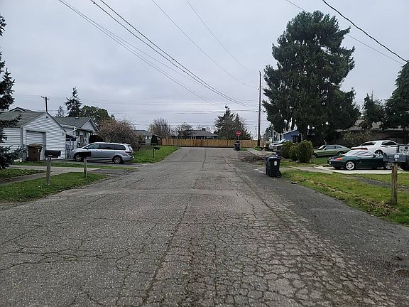 4th image of 701 E 68th St