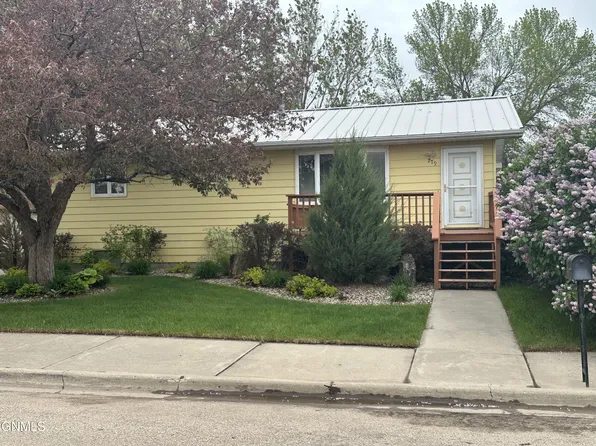 719 8th St E, Williston, ND 58801