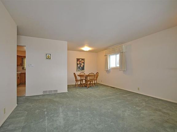 4th image of 4052 Winthrop Dr