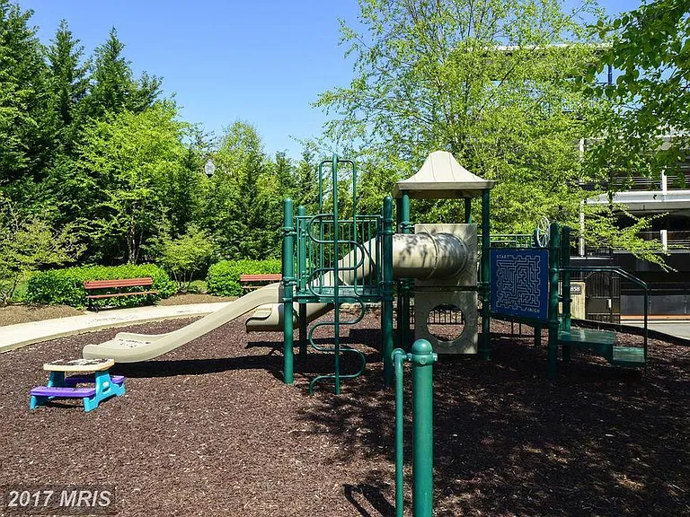Eisenhower Ave — Photo 29