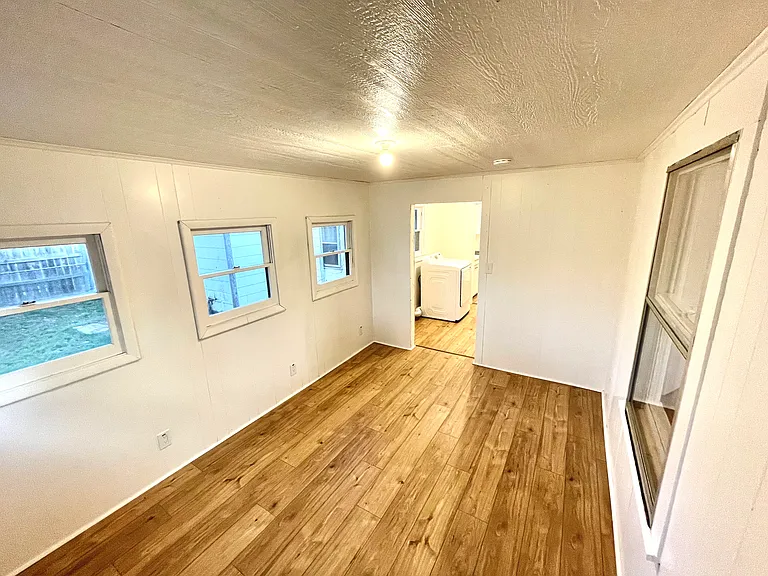 408 E Carpenter St — Photo 20