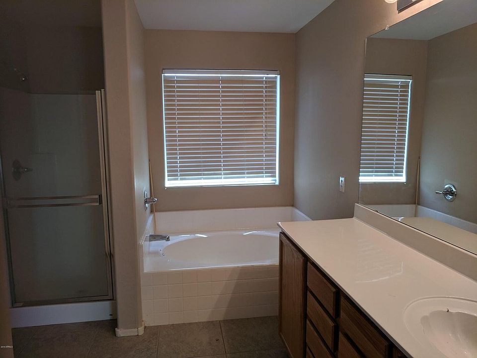 1st image of 45673 W Dirk St