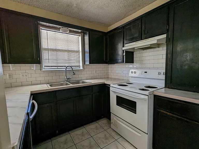 2210 W Elisa Ln — Photo 131