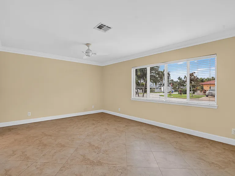 899 Granada Dr — Photo 14