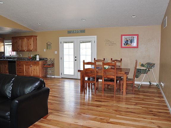 4th image of 3045 Woodridge Dr