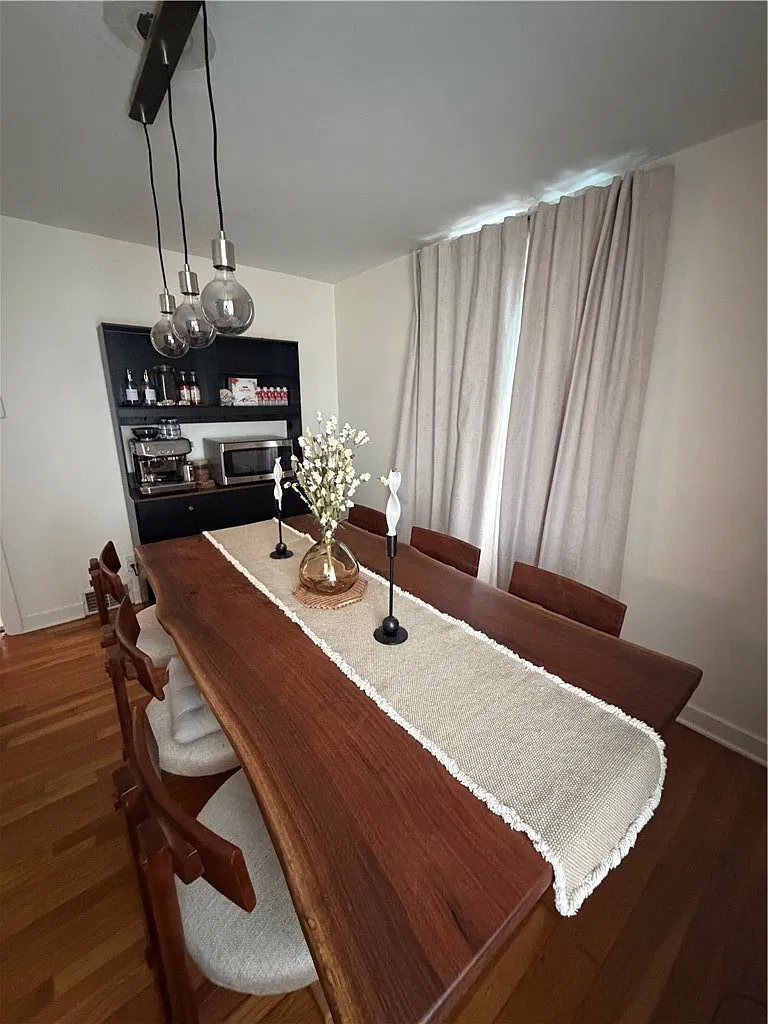 3 bed, 1.5 bath, 1163 sqft, $2,100 — Photo 2