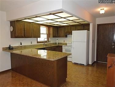 3rd image of 1027 Oakbrooke Dr