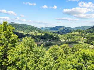 16 Winfield Dr, Clyde, NC 28721