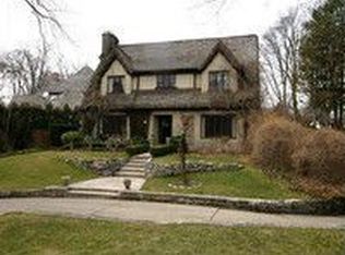 540 Hawthorne Rd, Birmingham, MI 48009