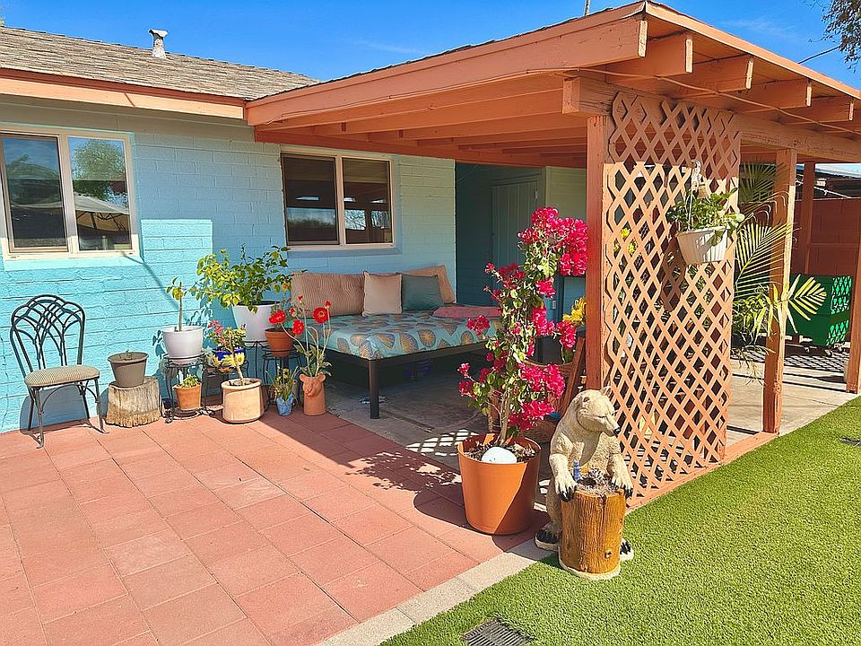 1st image of 413 W Caron St