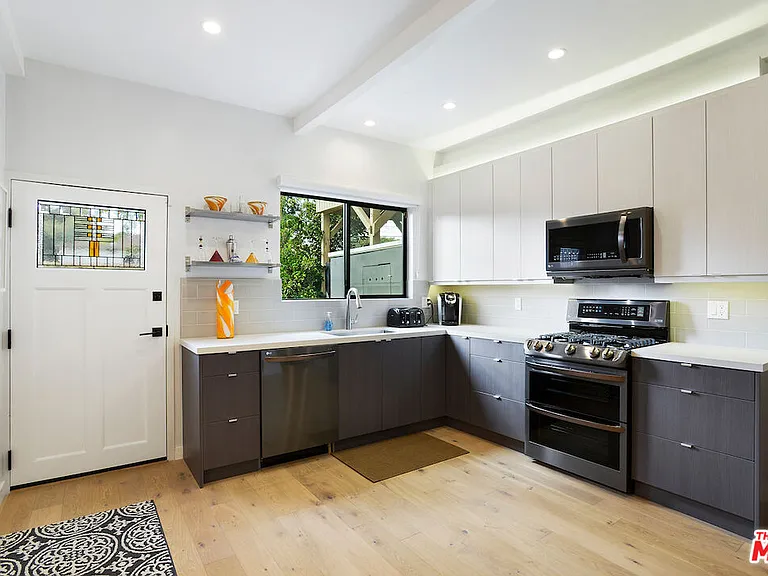 823 N Harper Ave — Photo 7