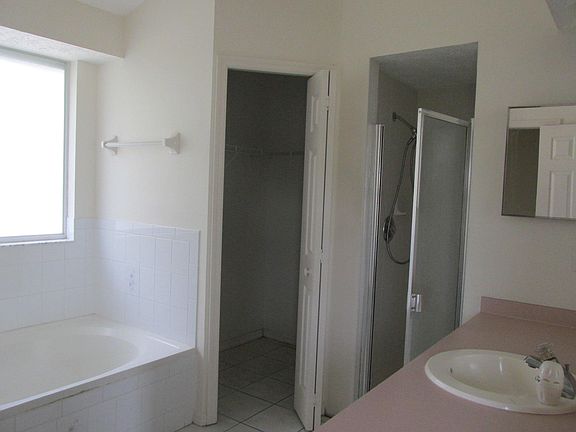 3rd image of 837 SE Proctor Lane