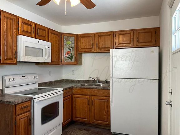 4th image of 10315 E 39th Ter