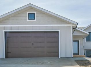 2324 Geyser Ct, Dickinson, ND 58601