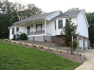 421 Fallen Leaf Dr, Soddy Daisy, TN 37379