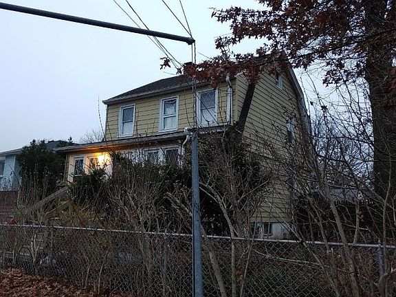 2nd image of 84 Roosevelt Ave