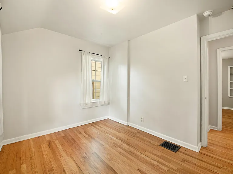 457 E Royal Forest Blvd — Photo 15