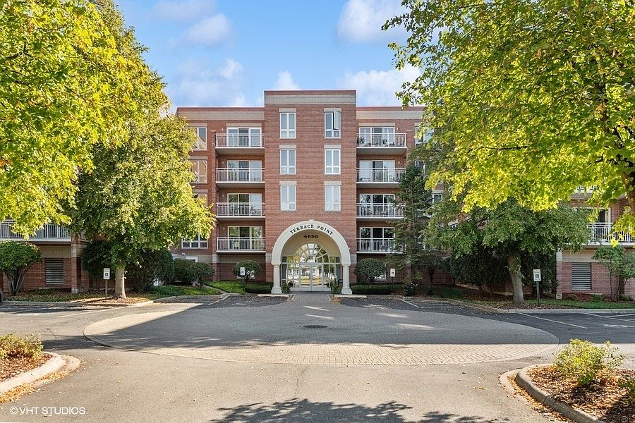1st image of 4655 N Cumberland Ave APT 212