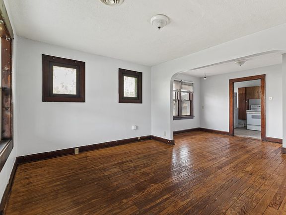 3rd image of 847 S Tremont St