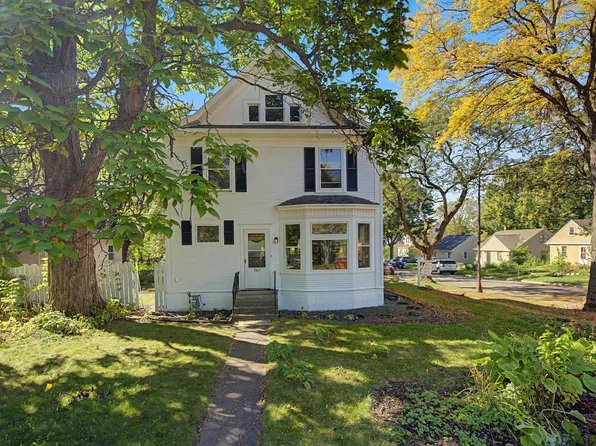 987 Earl St, Saint Paul, MN 55106