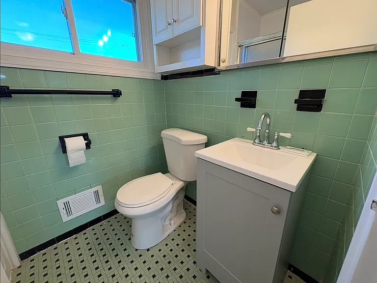 27 Yorktown Rd — Photo 14