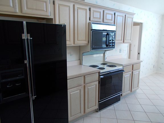 5th image of 744 Silverwood Dr