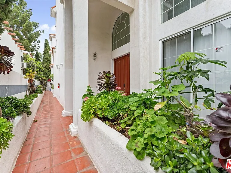 1338 Yale St #C — Photo 5